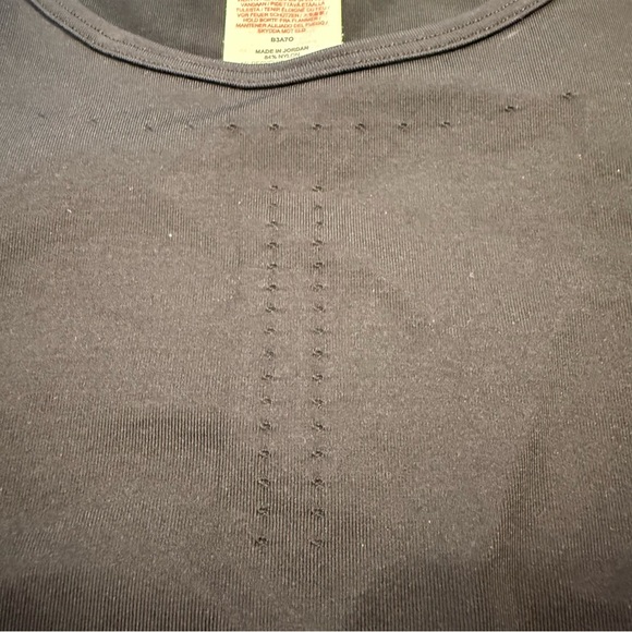 Gymshark Black Seamless Crop Tank - Picture 7 of 8